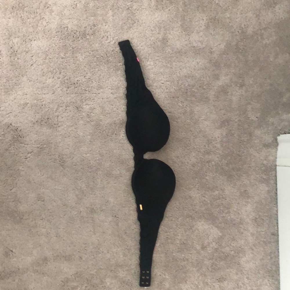 Black strapless push-up bra